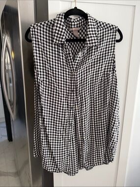 H&M Black and White Gingham Sleeveless Button-Down Shirt